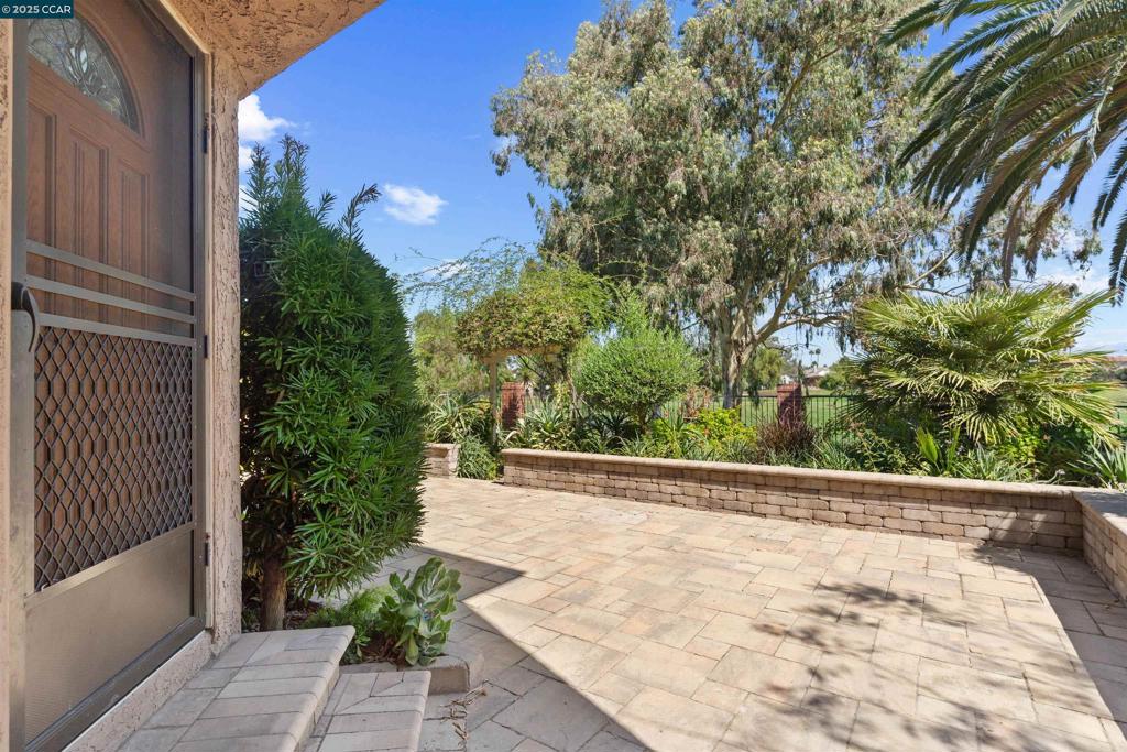 DISCOVERY BAY COUNTRY CLUB - Residential