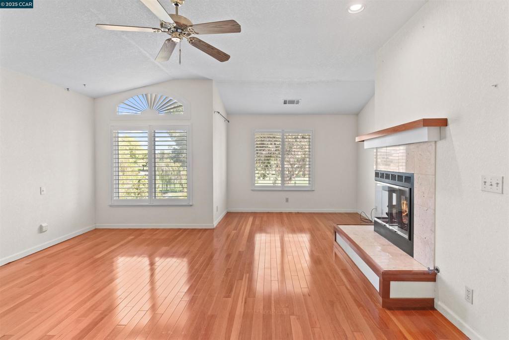 DISCOVERY BAY COUNTRY CLUB - Residential