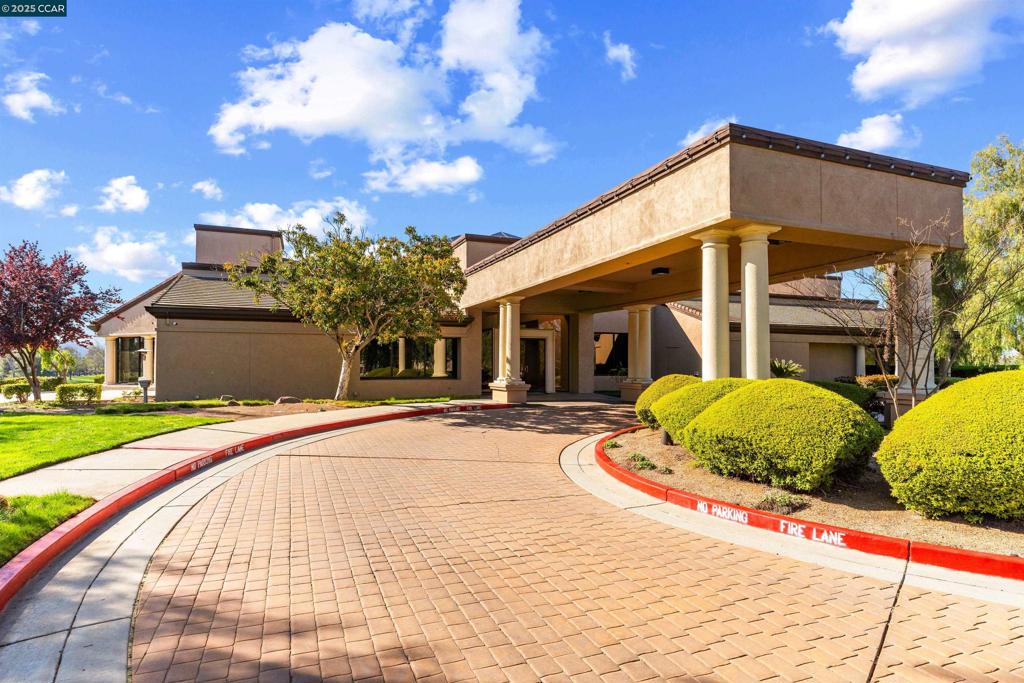 DISCOVERY BAY COUNTRY CLUB - Residential