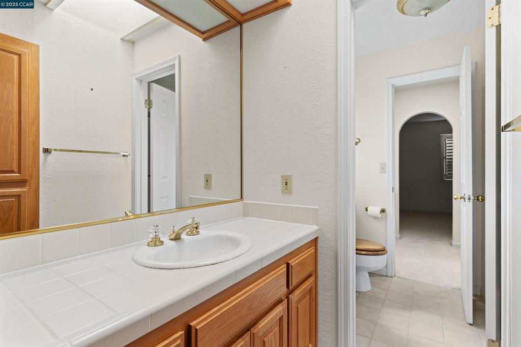 DISCOVERY BAY COUNTRY CLUB - Residential