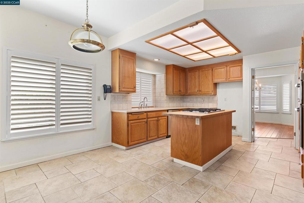 DISCOVERY BAY COUNTRY CLUB - Residential