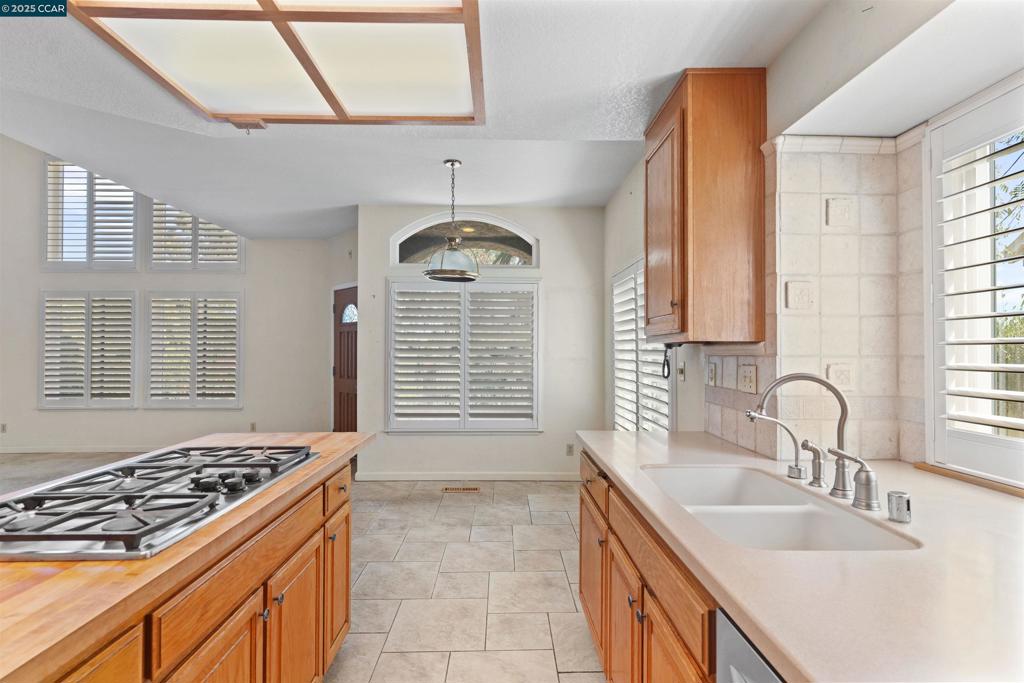 DISCOVERY BAY COUNTRY CLUB - Residential