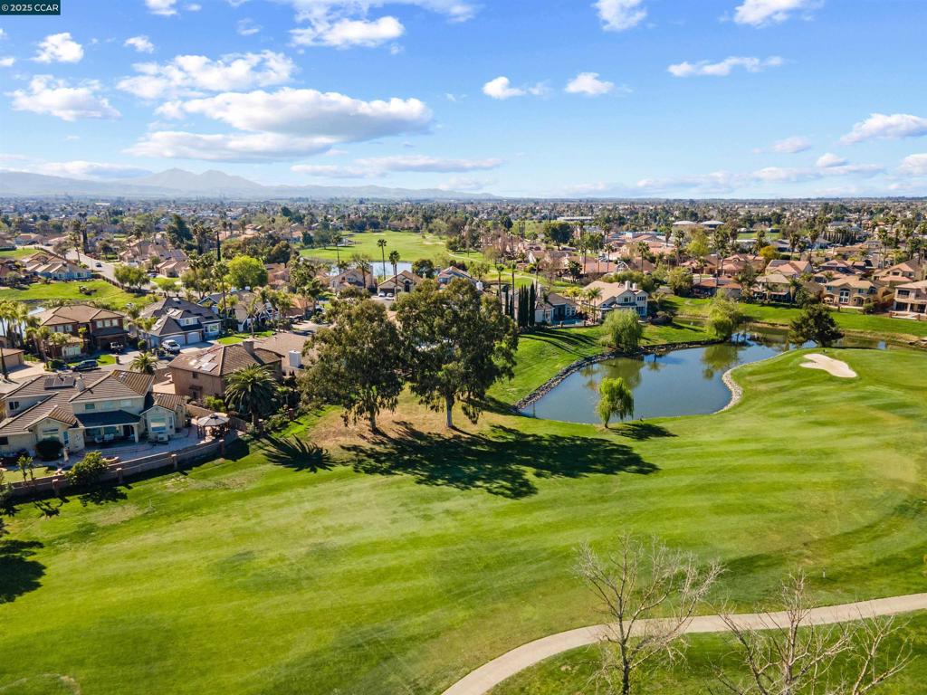 DISCOVERY BAY COUNTRY CLUB - Residential