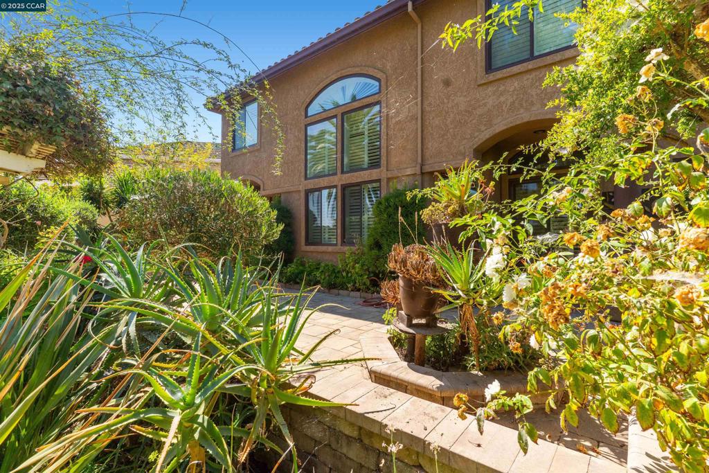 DISCOVERY BAY COUNTRY CLUB - Residential