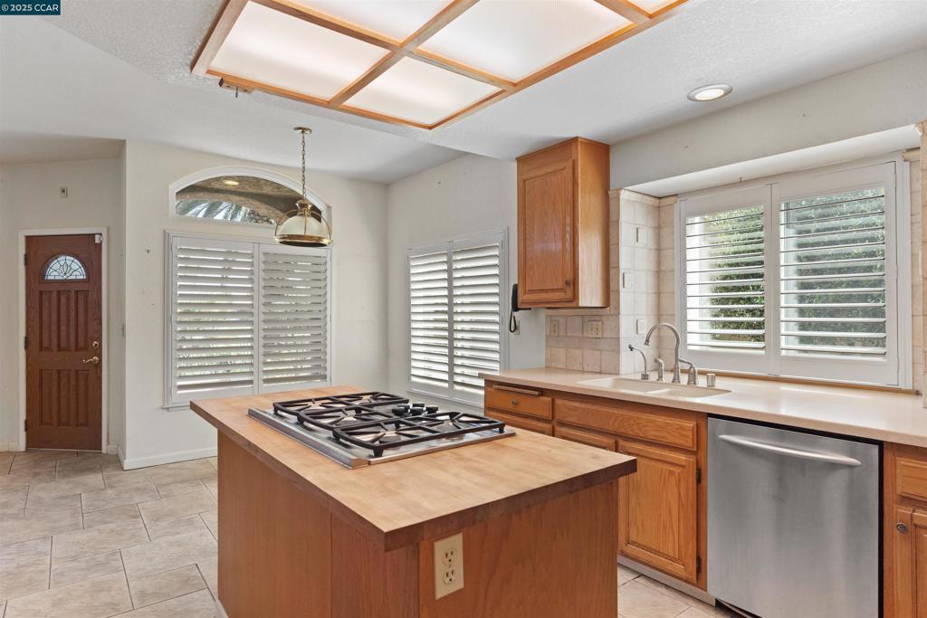 DISCOVERY BAY COUNTRY CLUB - Residential