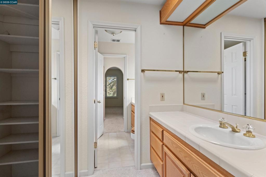 DISCOVERY BAY COUNTRY CLUB - Residential