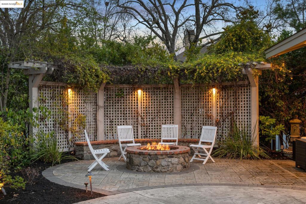 HIDDEN OAKS - Residential