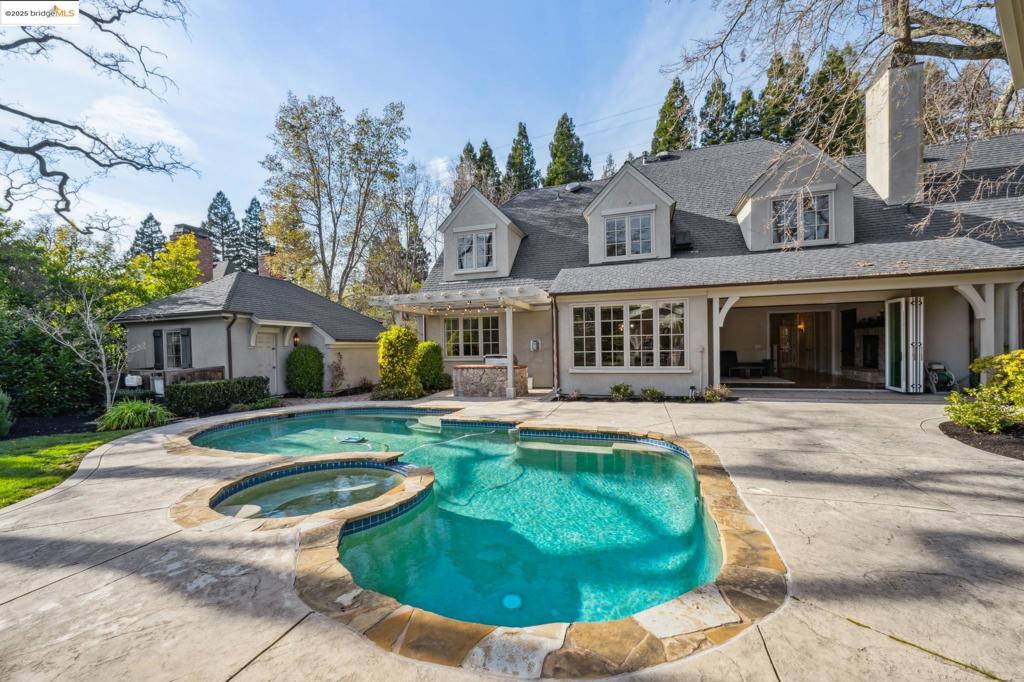 HIDDEN OAKS - Residential