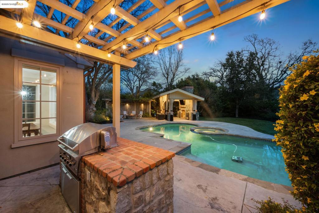 HIDDEN OAKS - Residential