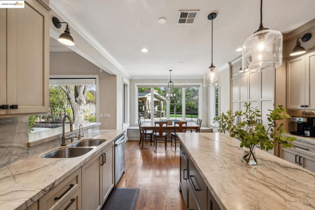 HIDDEN OAKS - Residential