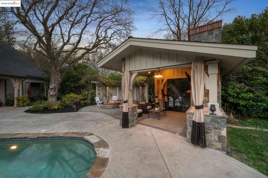 HIDDEN OAKS - Residential