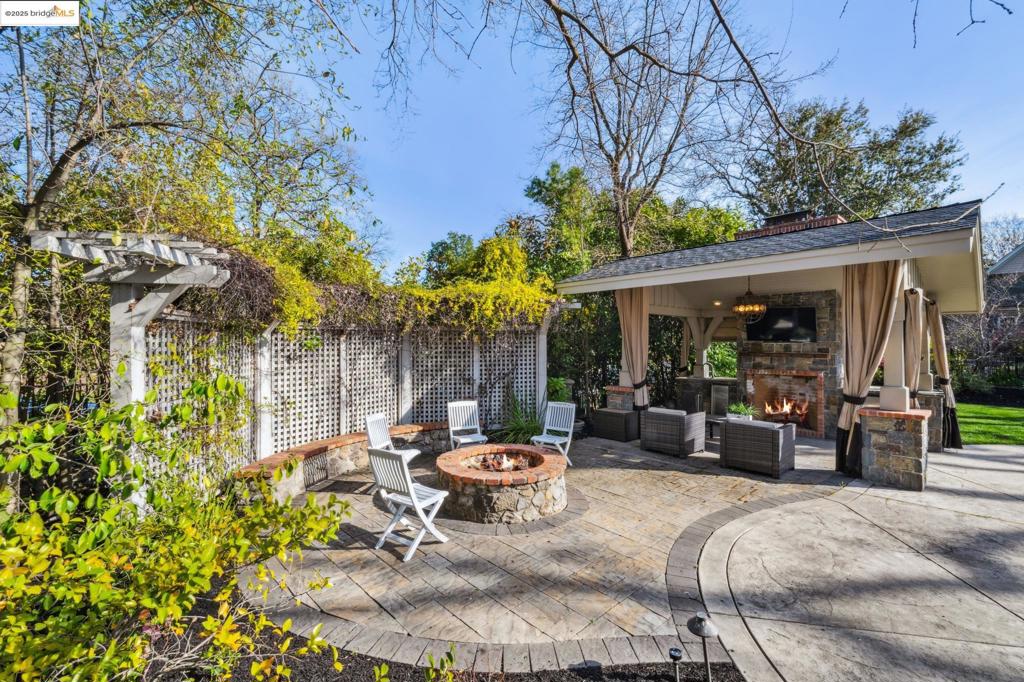 HIDDEN OAKS - Residential