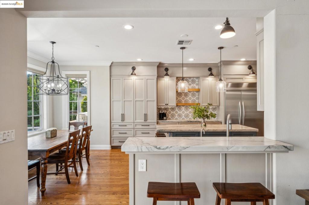 HIDDEN OAKS - Residential
