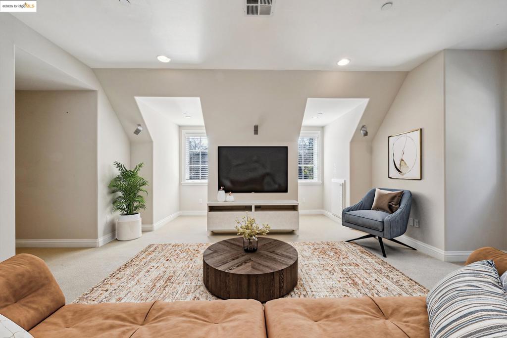 HIDDEN OAKS - Residential