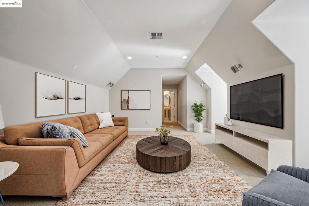 HIDDEN OAKS - Residential