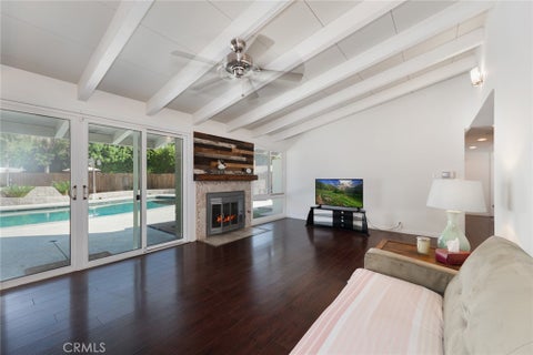 Photo of 19843 Delano ST, Woodland Hills, CA 91367 (MLS # SR26190966)