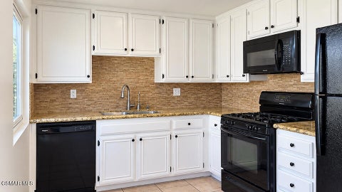 Tiny photo for 207 Green Heath Place, Thousand Oaks, CA 91361 (MLS # 226004363)