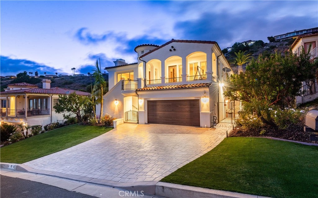 Photo of 33 Nuvola Court, Rancho Palos Verdes, CA 90275 (MLS # PV26166114)