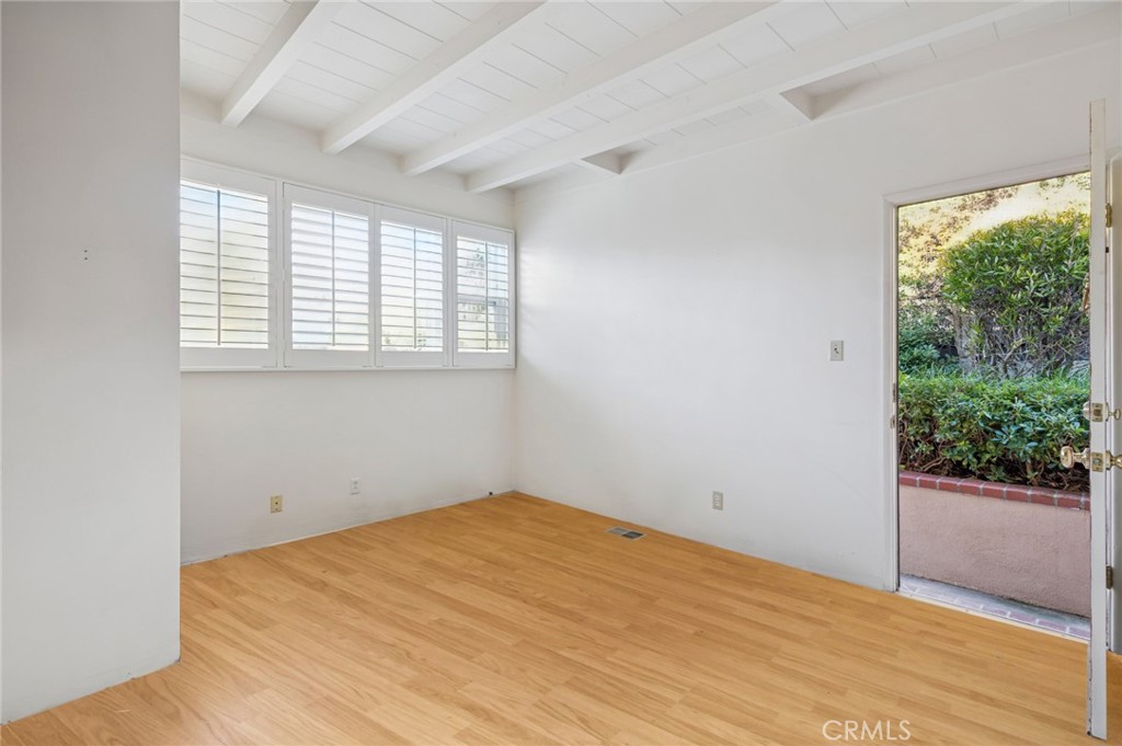 Main Beach (BCH) - Residential