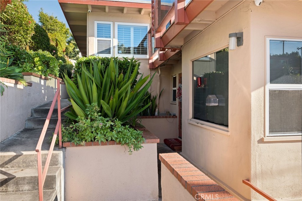 Main Beach (BCH) - Residential