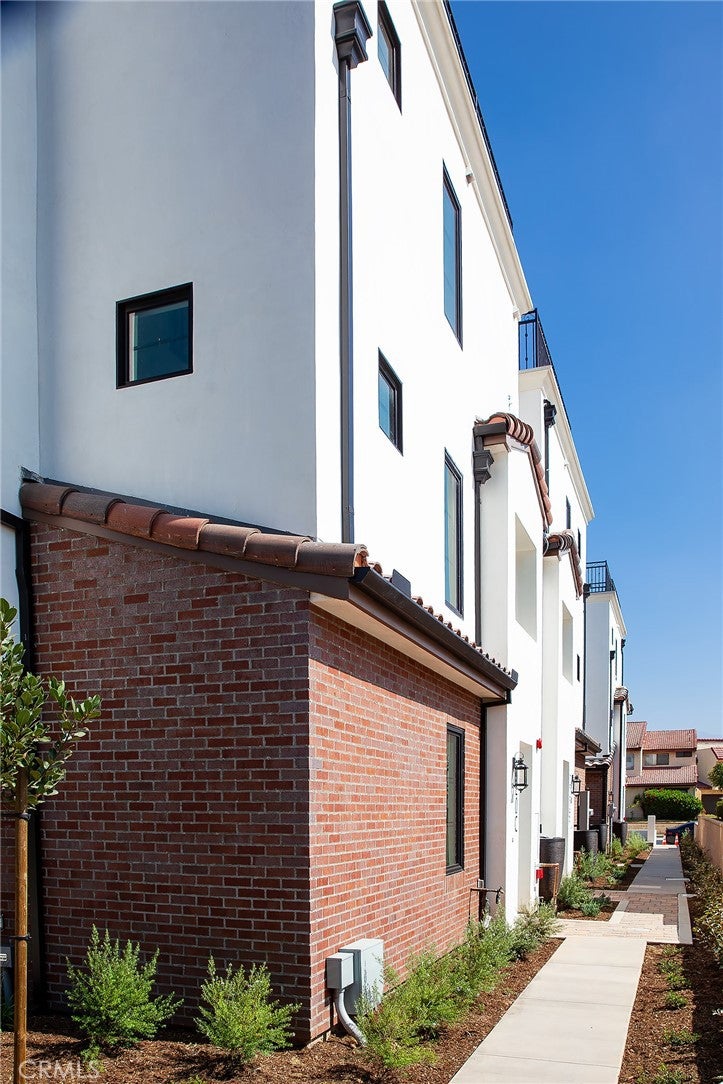 220 W Mission B