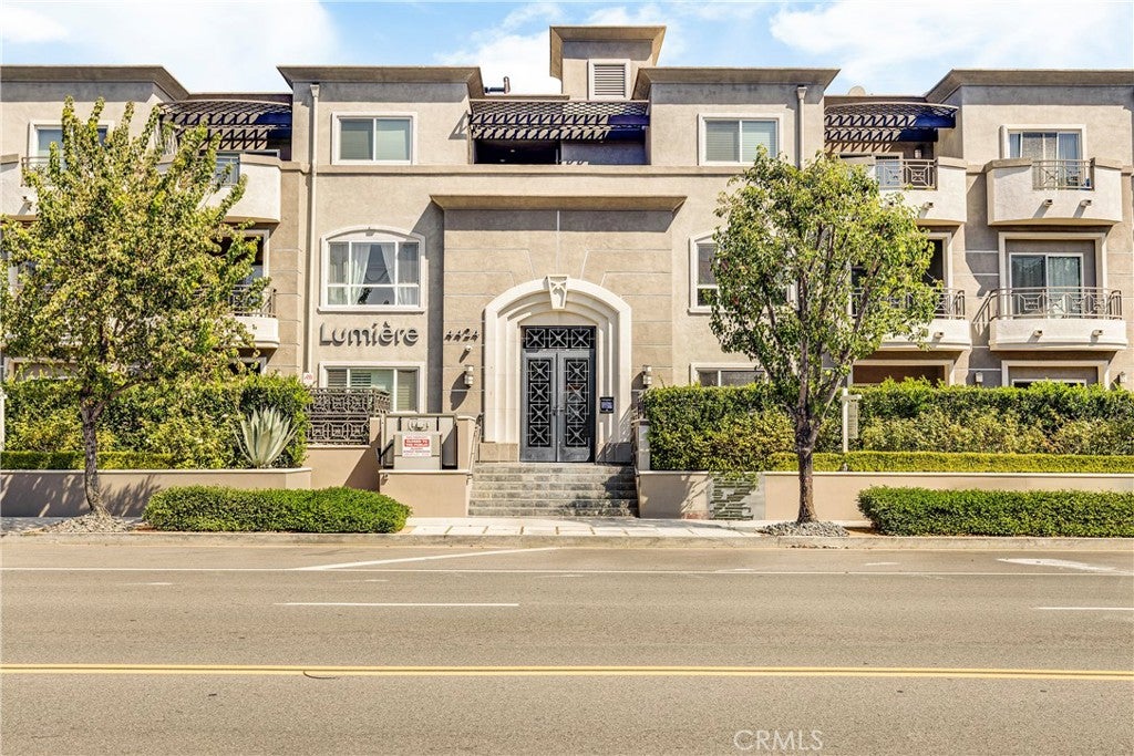 Photo of 4424 Whitsett Avenue #110, Studio City, CA 91604 (MLS # SR26200921)