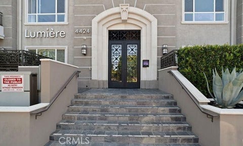 Photo of 4424 Whitsett Avenue #110, Studio City, CA 91604 (MLS # SR26200921)
