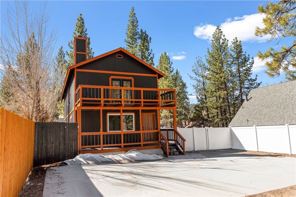 Photo of 39933 Deer Ln, Big Bear Lake, CA 92315 (MLS # RS26056466)