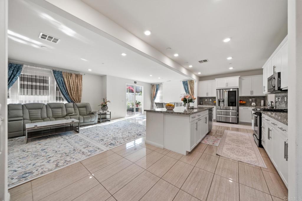 1251 S Magnolia Avenue