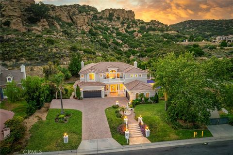 Photo of 11725 Cochise Place, Chatsworth, CA 91311 (MLS # SR26113866)