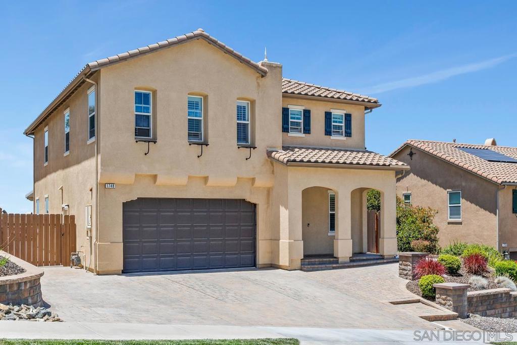 1748 Avenida Regina