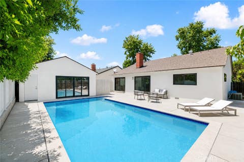 Photo of 15550 Otsego Street, Encino, CA 91436 (MLS # IV26170939)