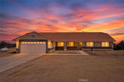 Photo of 9352 Cedar Street, Oak Hills, CA 92344 (MLS # HD26179692)
