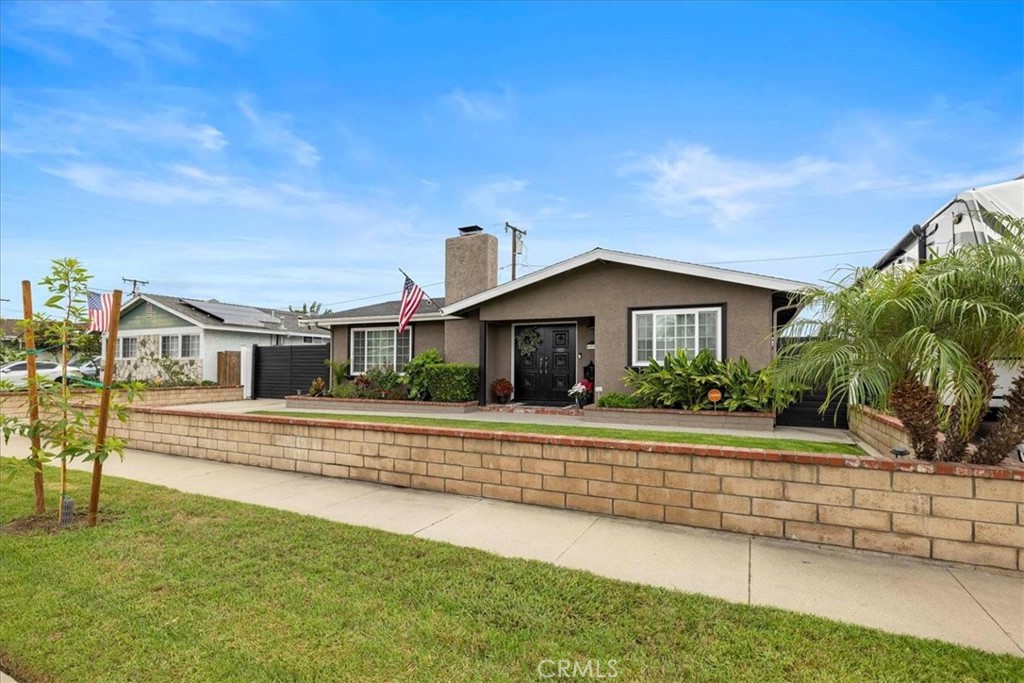 6932 San Joaquin