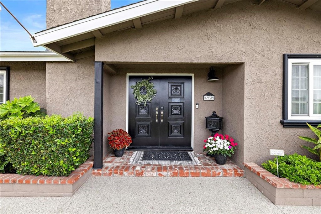 6932 San Joaquin