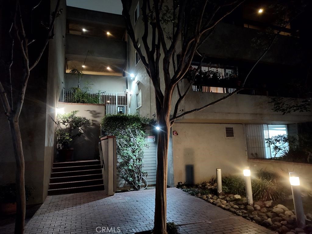 1888 Greenfield Avenue 301