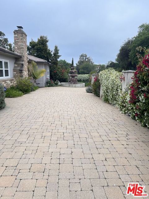 Photo of 11570 W Sunset Boulevard, Los Angeles, CA 90049 (MLS # 25608353)