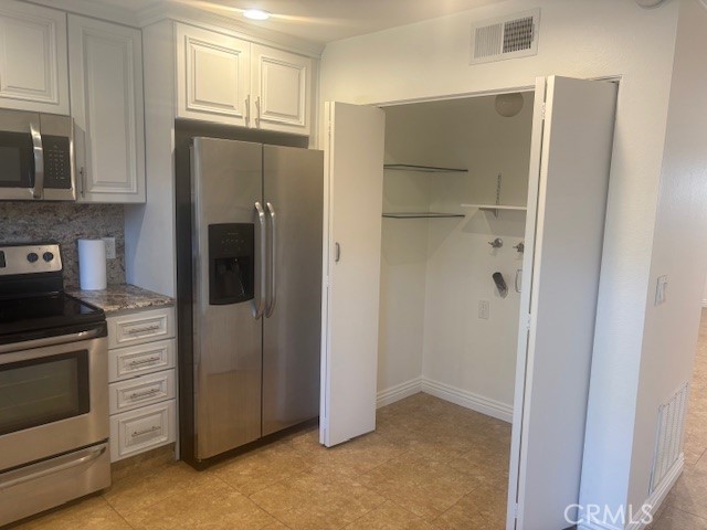 Lake Lindero Townhomes (A) (891) - Residential Lease