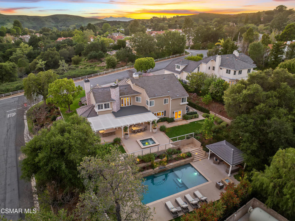 1800 Falling Star Avenue