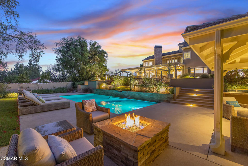 1800 Falling Star Avenue