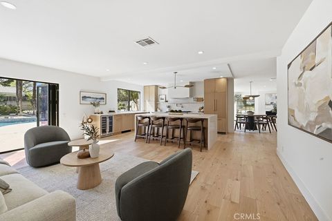 Photo of 10345 Oso Avenue, Chatsworth, CA 91311 (MLS # SR26054313)