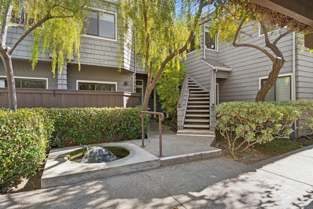 927 Shoreline Drive