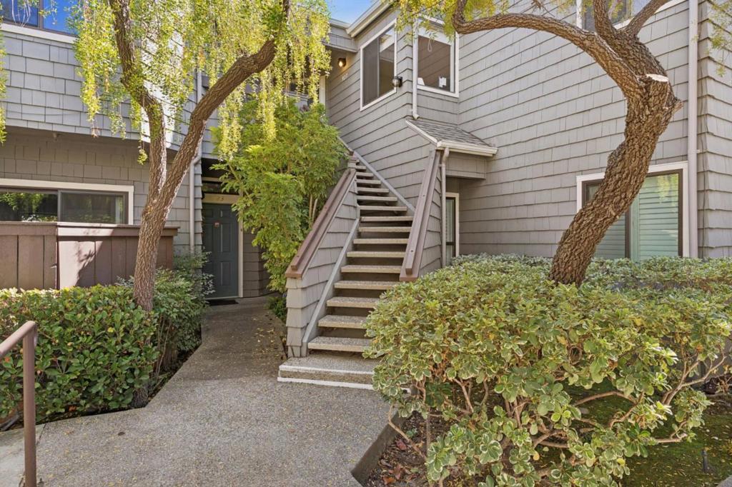 927 Shoreline Drive