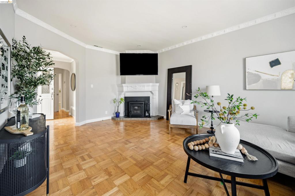 251 Alexander Ave