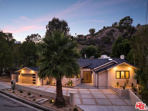 Photo of 3637 Loadstone Drive, Sherman Oaks, CA 91403 (MLS # 26793899)