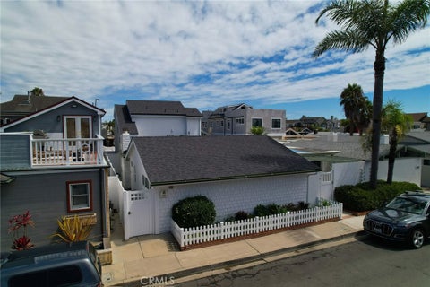 Photo of 412 Colton Street, Newport Beach, CA 92663 (MLS # NP26210330)