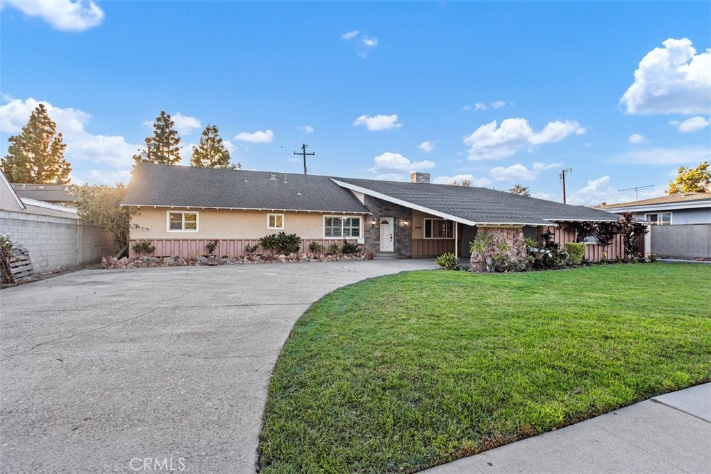 2249 S Della Lane