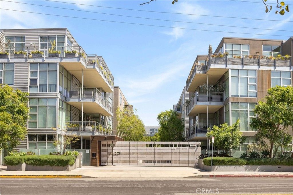 Photo of 4080 Glencoe Ave #311, Marina Del Rey, CA 90292 (MLS # OC26078383)