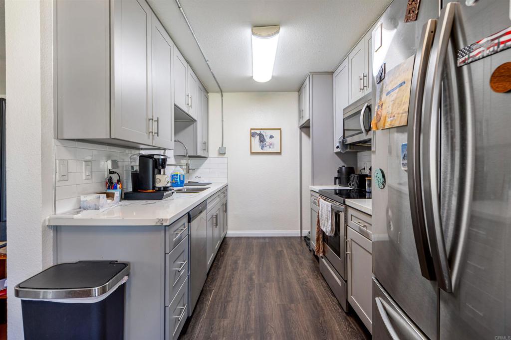 2041 E Grand Ave 19
