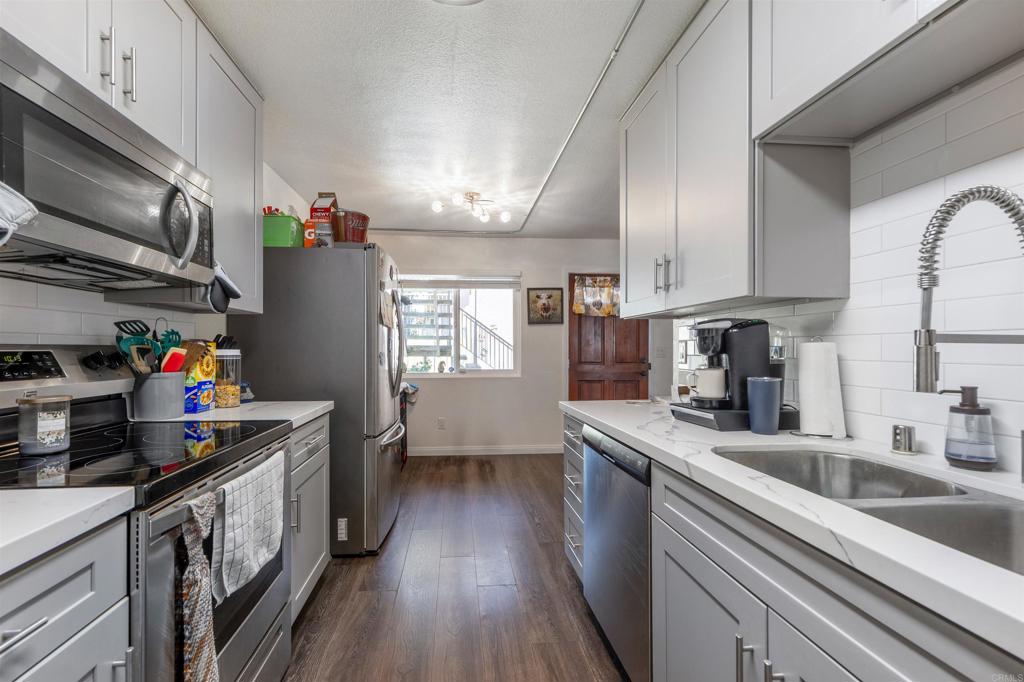 2041 E Grand Ave 19